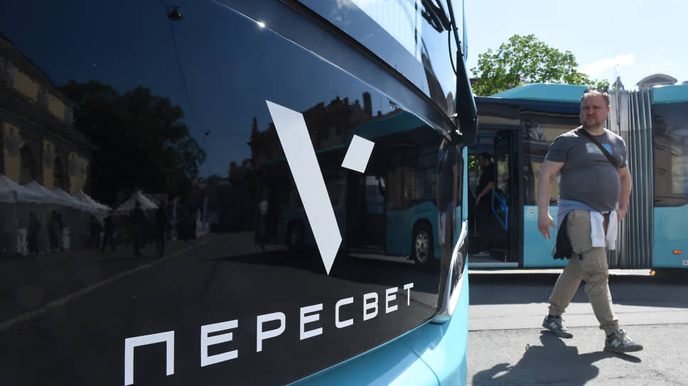 В мэрии заявляют, что от закупки не отказываются, она будет снова объявлена после уточнения аукционной документации.📷Фото: Александр Коряков / Коммерсантъ