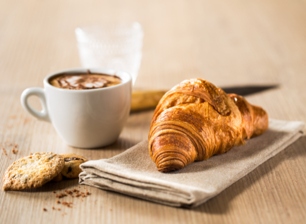 Достаточно сложно найти человека, который бы не любил этот ароматный и бодрящий напиток, ведь миллионы людей по всему миру начинают свой день с чашки кофе.-3