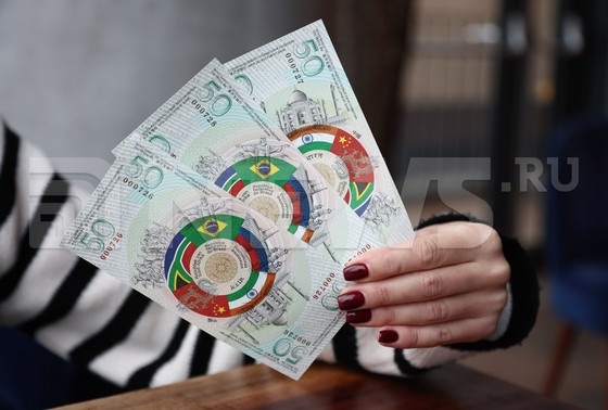    Сувенирные «купюры БРИКС»