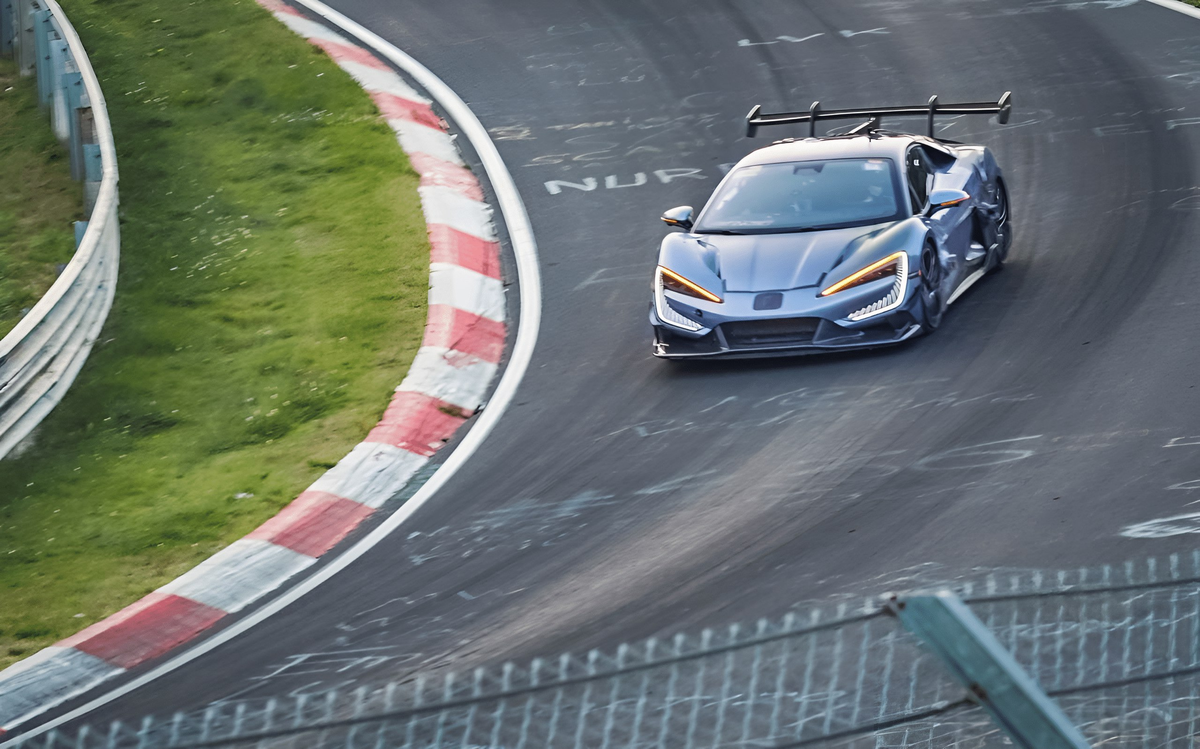 Yangwang U9 на трассе в Нюрбургринге