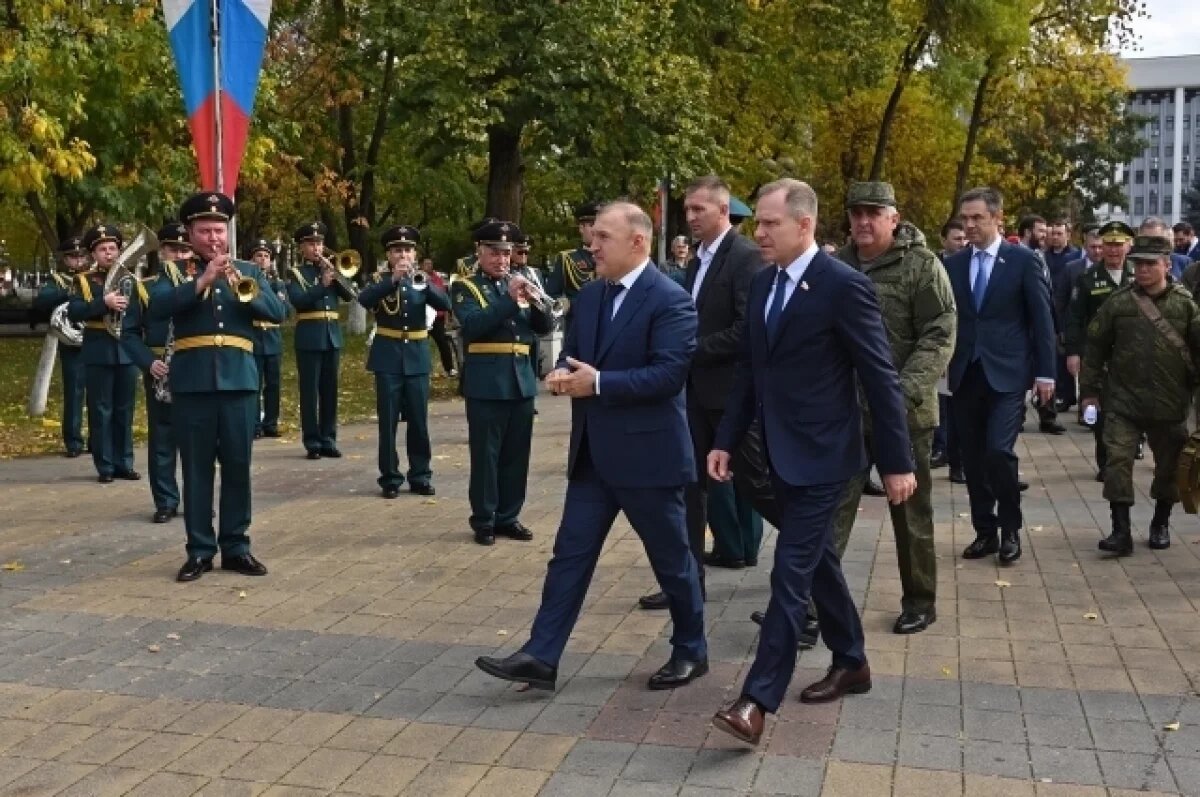    Мурат Кумпилов посетил выставку трофейной техники в столице Адыгеи