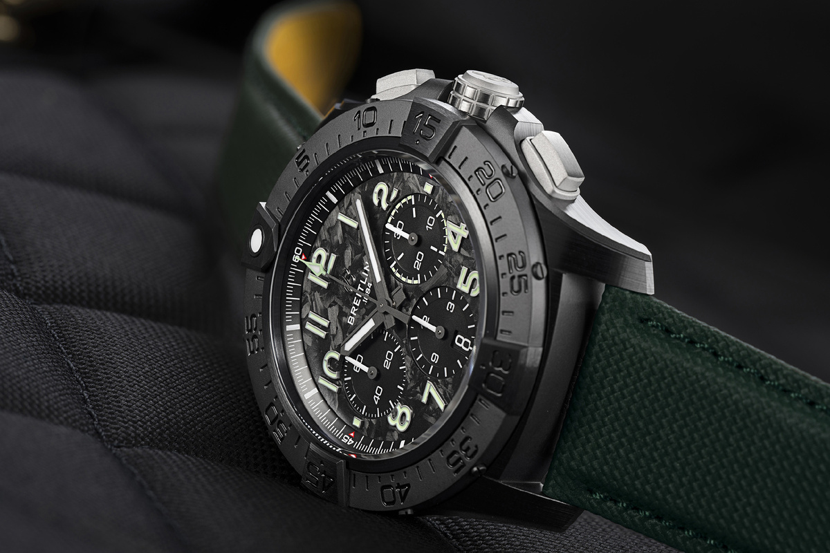 SB0148101B1X1 - Super Avenger B01 Chronograph 46 Night Mission