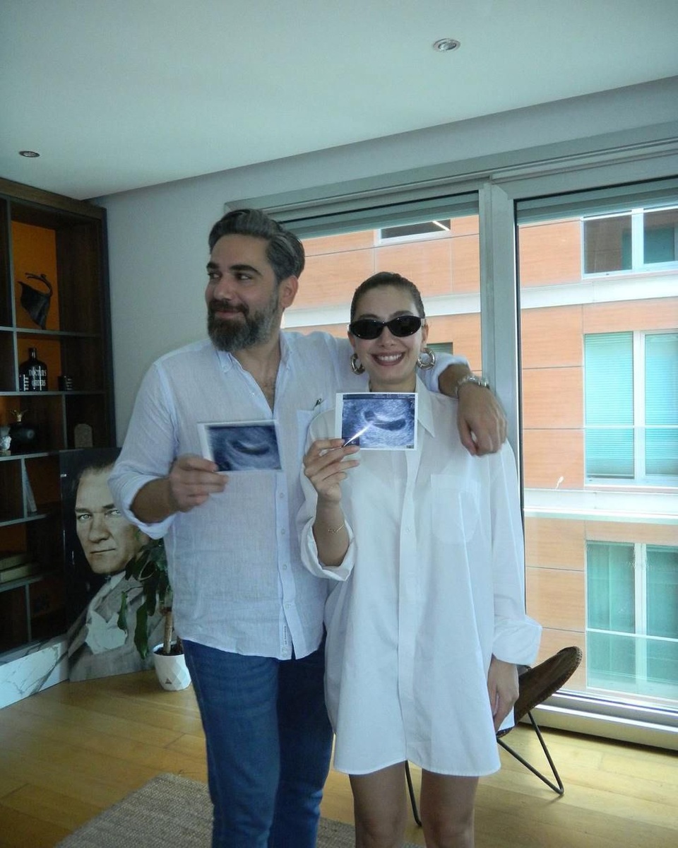 Неслихан Атагюль и Кадир Догулу