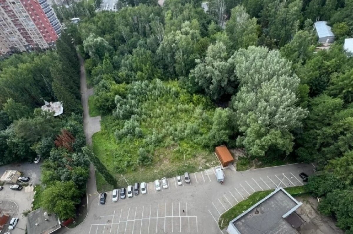    Участок под будущую мечеть, включает часть придомовой территории.