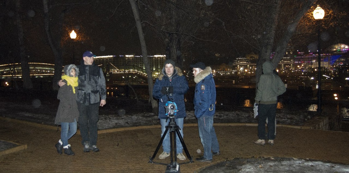 Видите бледные пятна на снимке – это снег. А представьте, если так будет выглядеть весь фильм… Фото из личного архива автора.