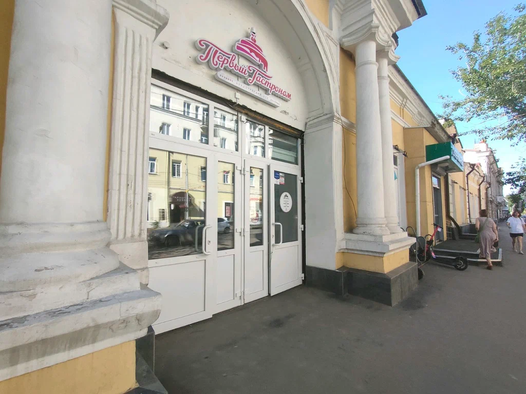 Иркутск. Гастроном № 1. ул. Карла Маркса. Фото с сайта https://yandex.ru/maps/org/pervy_gastronom/1220620385/?ll=104.287011%2C52.284029&z=17. Взято с Яндекс.Картинки