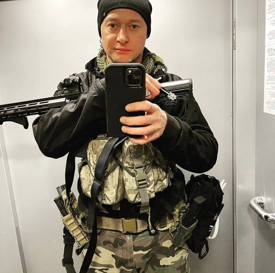    Андрей Хлывнюк   
Instagram* (владелец соцсети компания Meta признана в России экстремистской и запрещена)