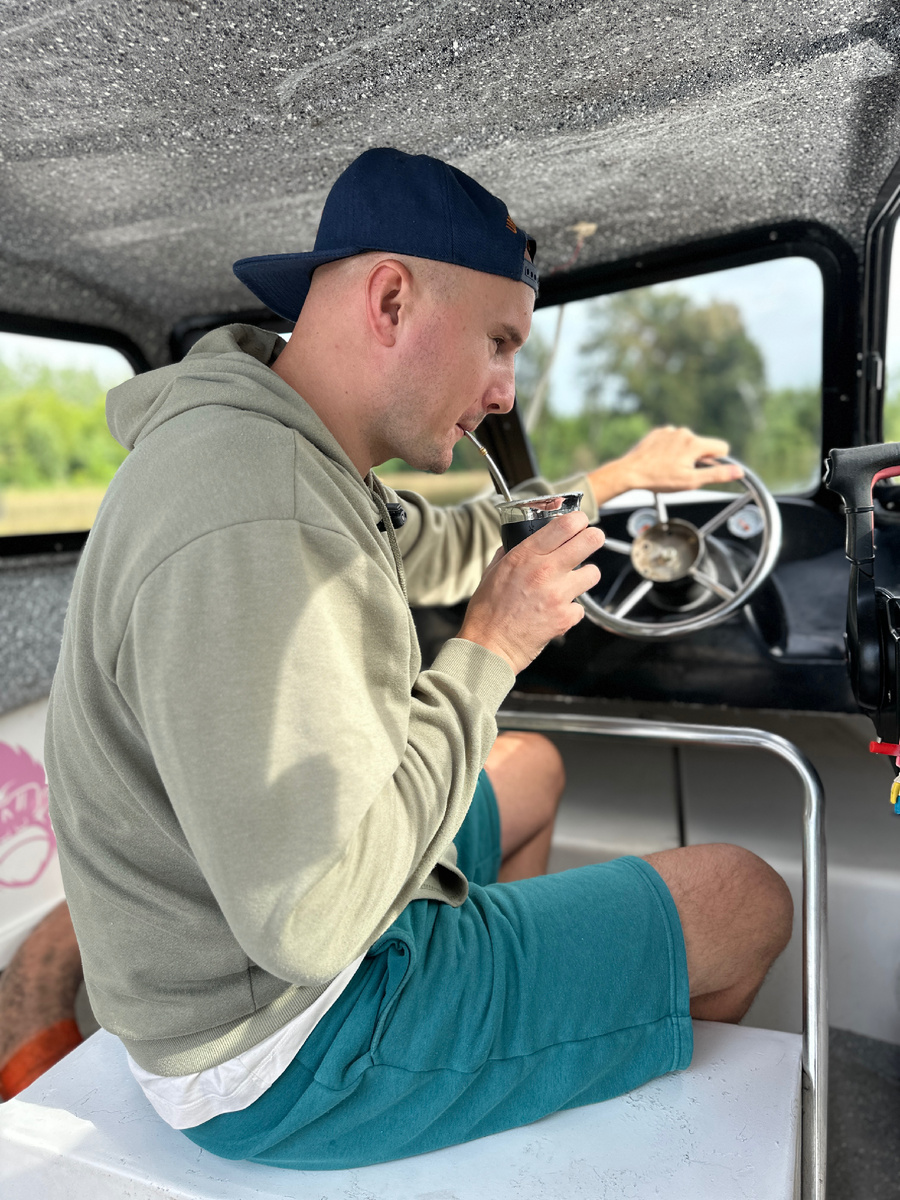 Капитан Гри на реке Ла-Плата (Аргентина) 