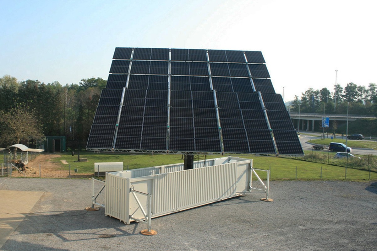 Контейнер Creacar 45ft Solar Energy Container обеспечивает портативную, экологически чистую энергию с помощью солнечных панелей площадью 170 м², генерирующих до 37,44 кВт в любом месте. Изображения любезно предоставлены компанией Creacar