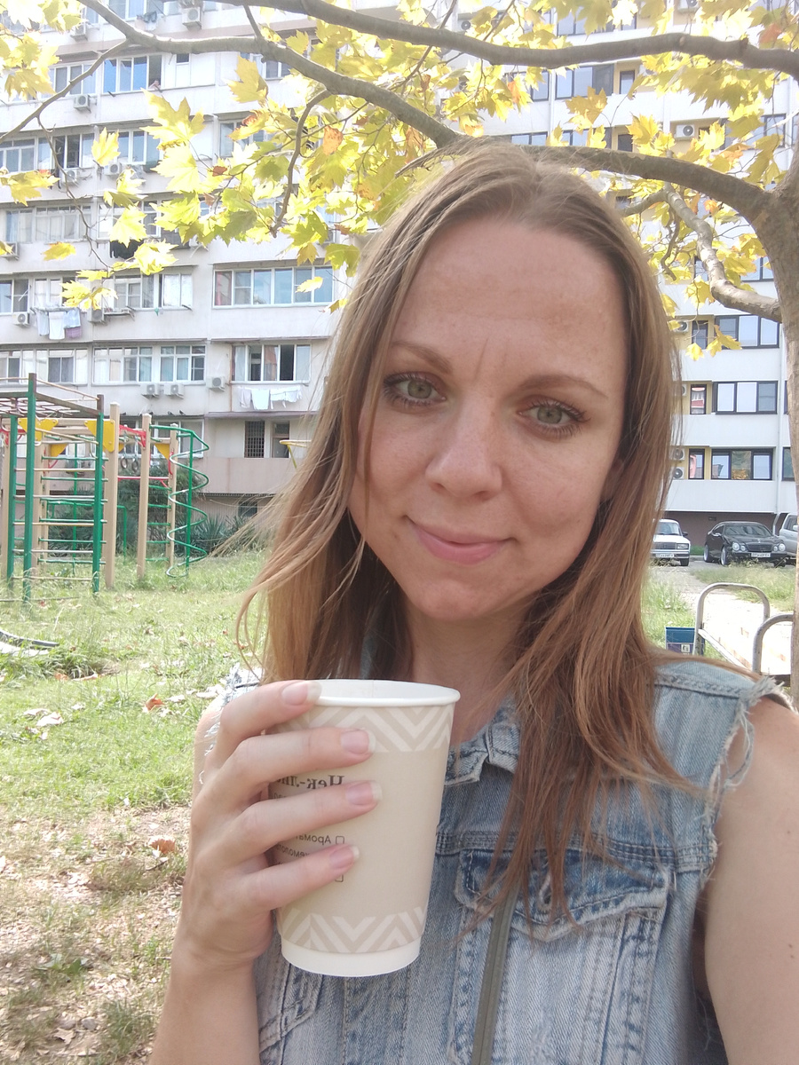 Автор статьи "на стрессе". Улыбаемся. И еще вот такие любимые фишечки - кофепитие, вязание, столярные работы, цветоводство, ведение блога могут помочь в работе со стрессом.