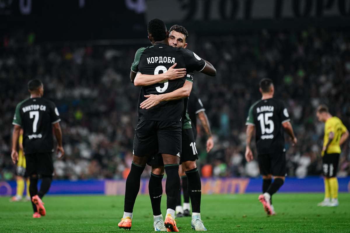 Радость Джона Кордоба и Эдуарда Сперцяна во время матча с «Химками».
