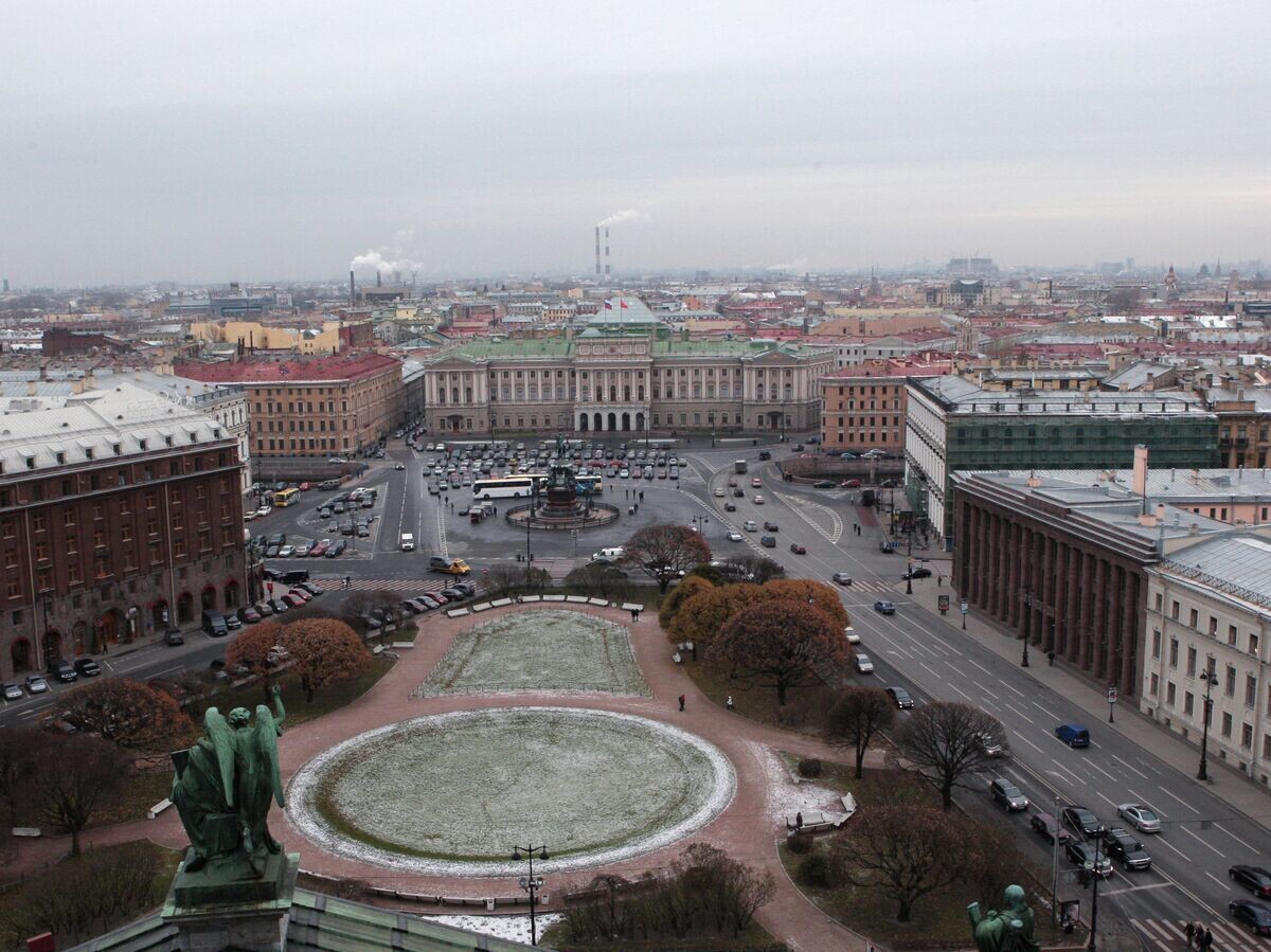    Вид на Мариинский дворец и Исаакиевскую площадь© РИА Новости / Алексей Даничев