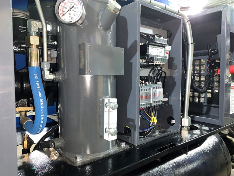 Рис. 1. Внутреннее оборудование винтового компрессора SCE 7.5-0.9/10 торговой марки ЭнергоРесурс.