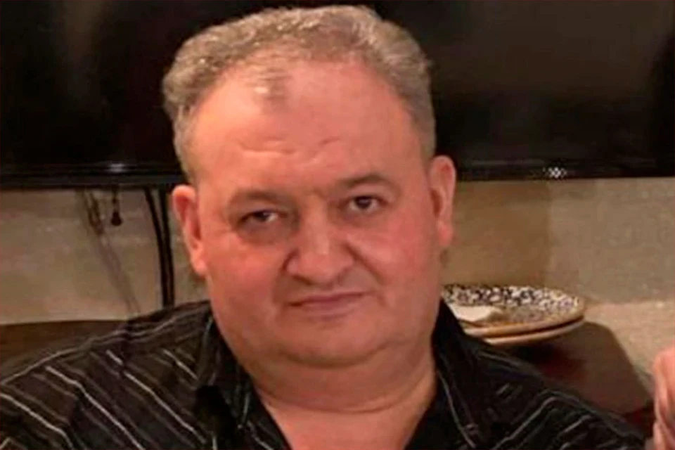 Да, детка, я просто полковник ФСБ под прикрытием. Не спрашивай ни о чём, и мы заживём с тобой в любви и счастье