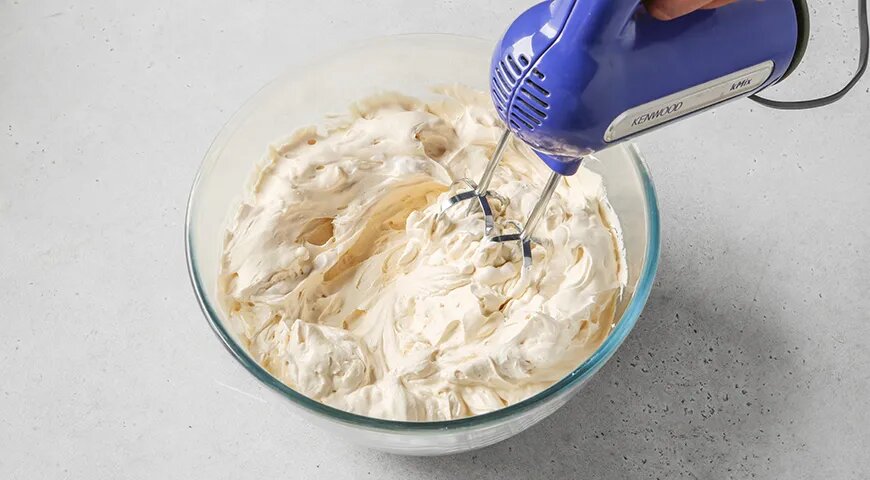   Крем с вареной сгущенкой для торта (gastronom.ru)