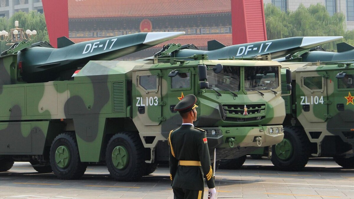 Гиперзвуковой ракетный комплекс DF-17 (Дунфэн-17). Источник: Яндекс.Картинки