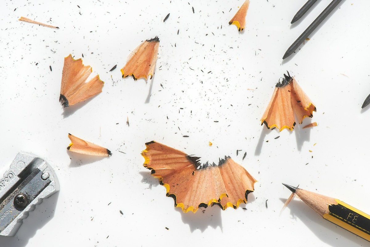     Что будет, если съесть грифель карандаша: вас с детства мучает этот вопрос