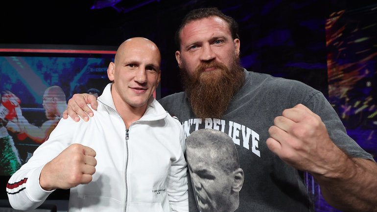    Боец ММА Вячеслав Василевский (слева) и боксер Дмитрий Кудряшов.Александр Федоров