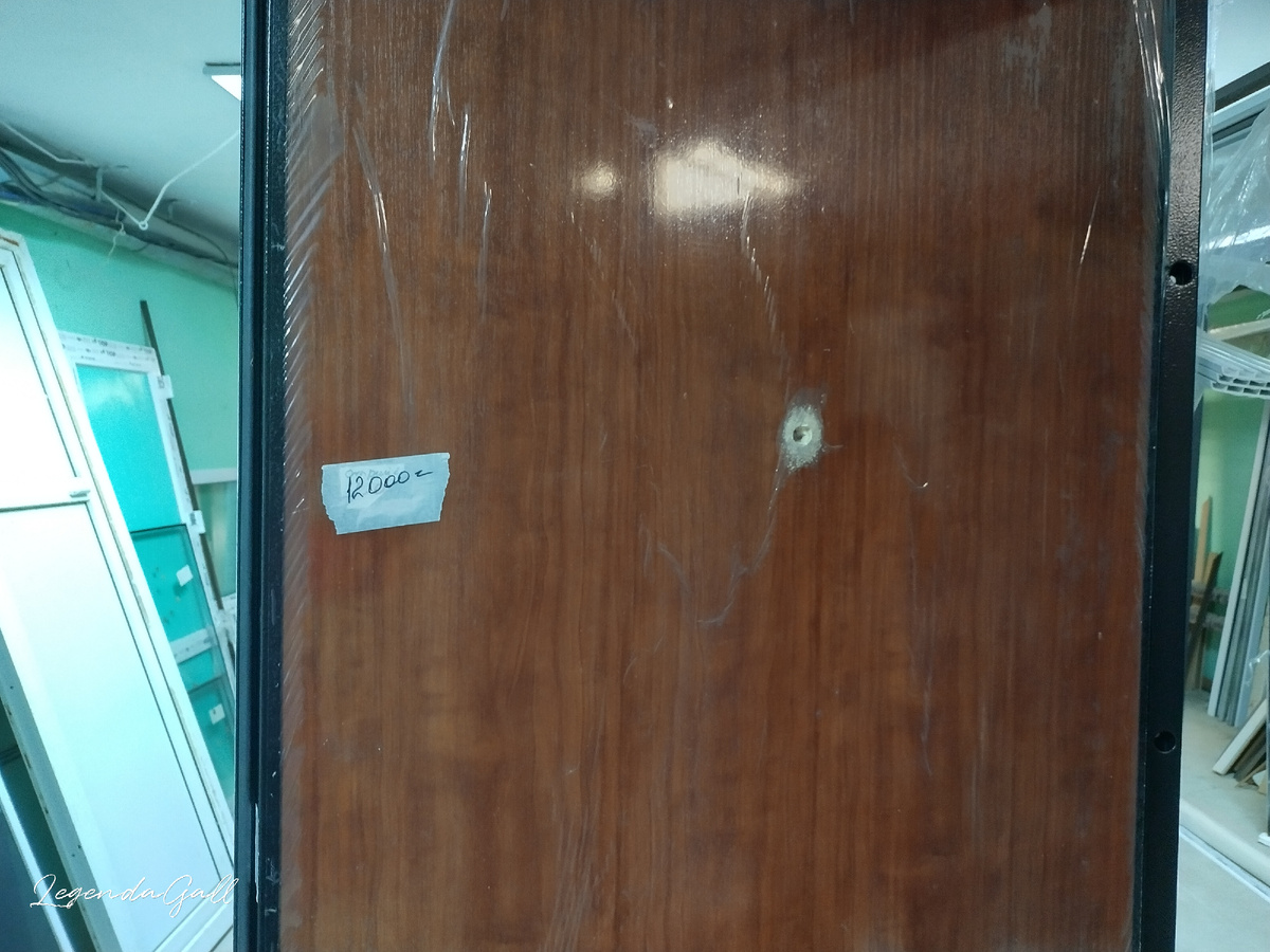 Внутри темная