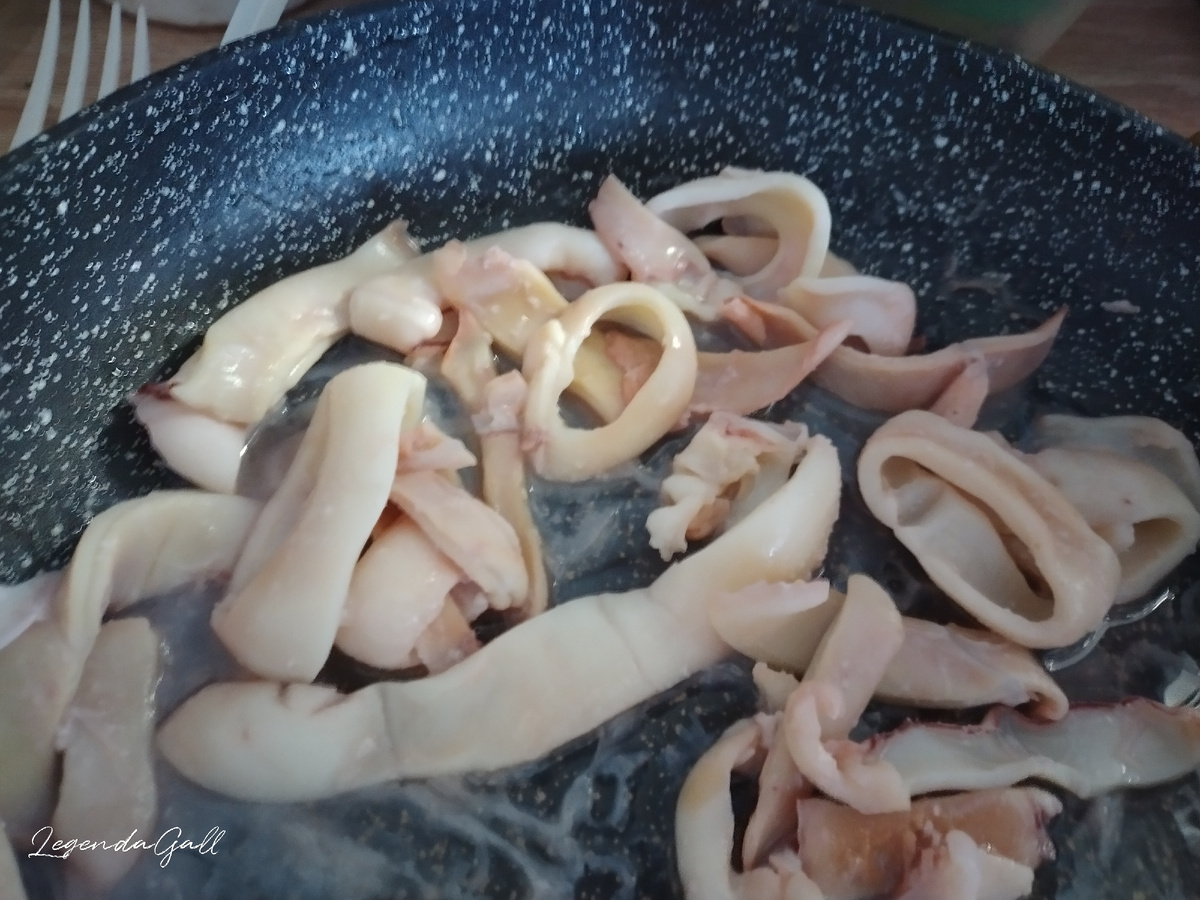 Остатки кальмаров после обеда )))