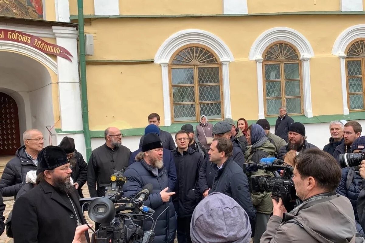    На 95% завершен ремонт сетей в Псково-Печерском монастыре