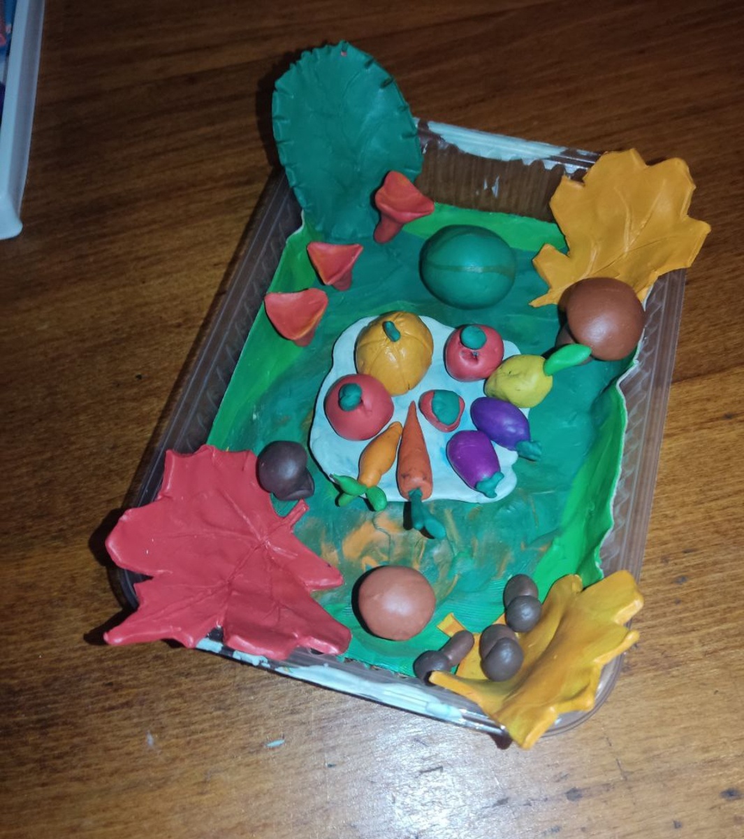 Осенняя поделка, отмечена первой школьной грамотой))