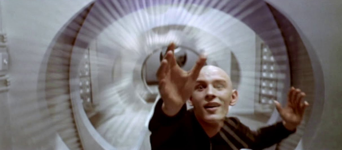 Местный житель Агапит под воздействием "Зова" (с) Кадр из фильма "Отроки во вселенной"