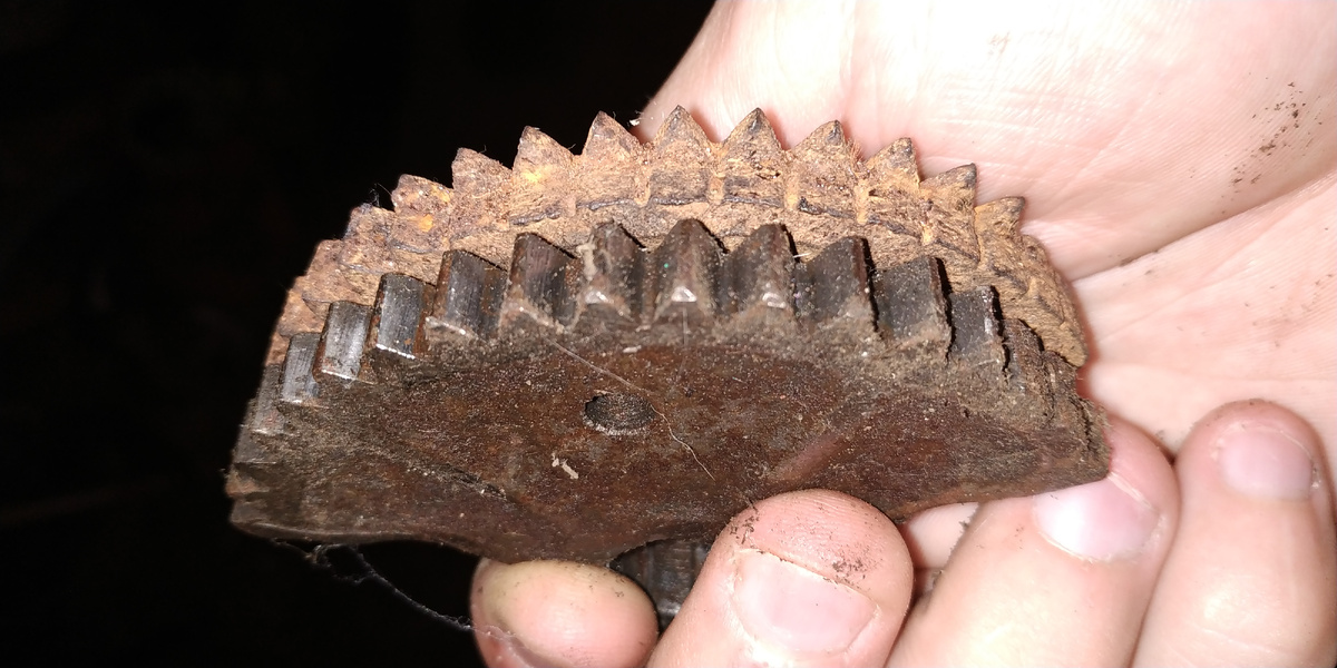 Отчётливая разница между изношенным(сверху) и хорошим сектором.