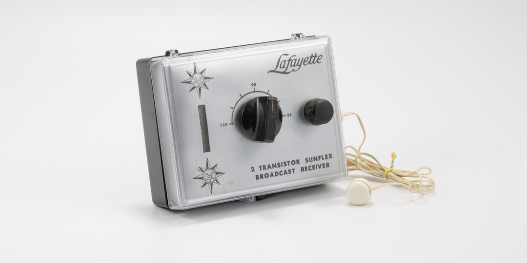 Приёмник Lafayette KT-132 Sunflex с питанием от солнечной батареи.