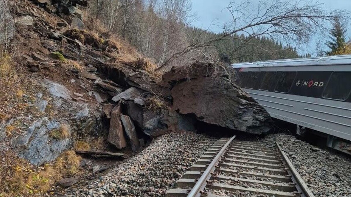 Валун  отделившийся от скалы. фото: картинки яндекса.