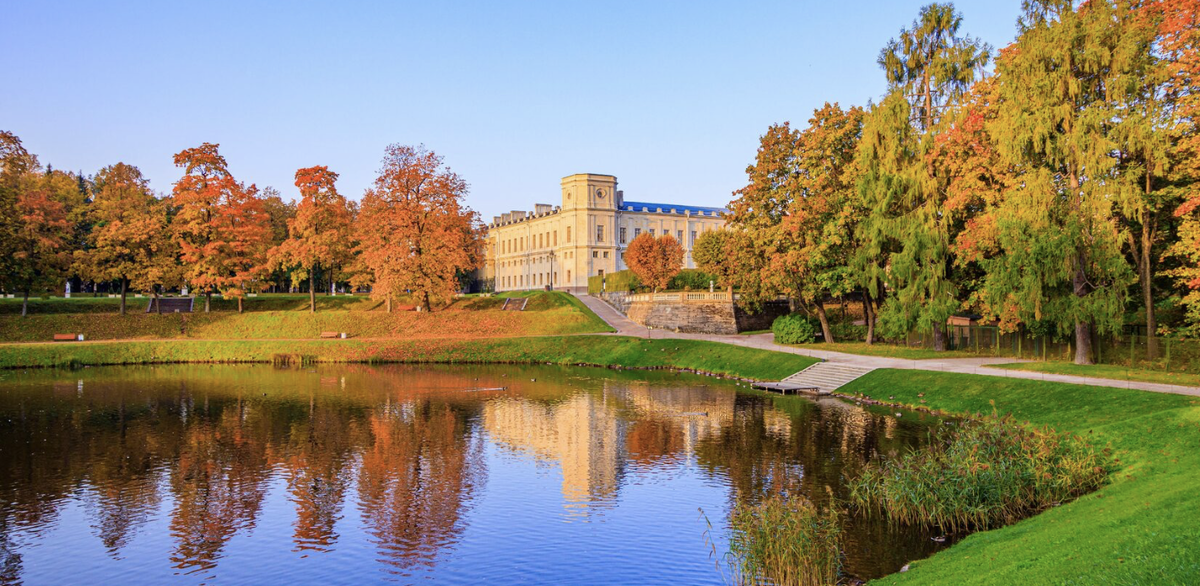 Гатчина осенью. Источник: стоковые ресурсы Trip Family. 