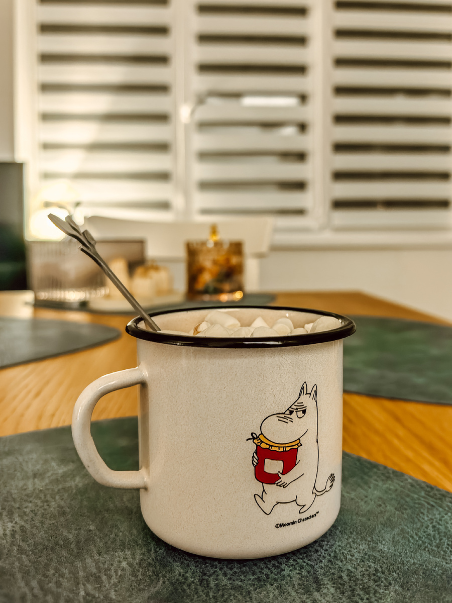 Вечернее какао с маршмеллоу для сына