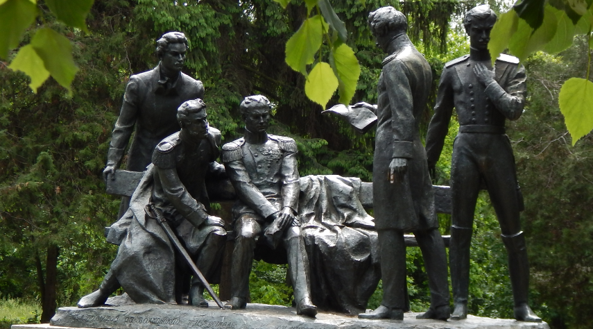 Декабристы все еще в Санкт-Петербурге