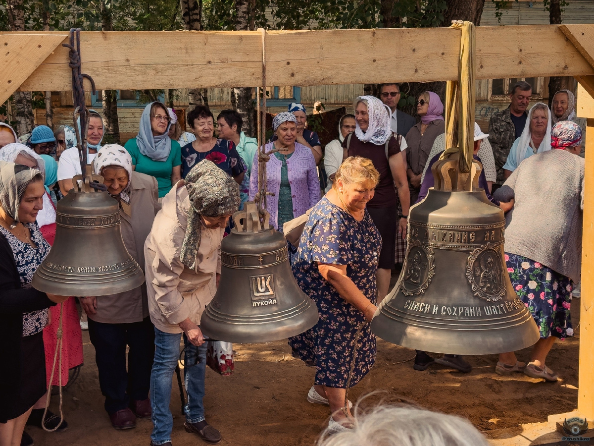 Колокола поселка Ярега, которые отлили в мастерской Ильи Дроздихина