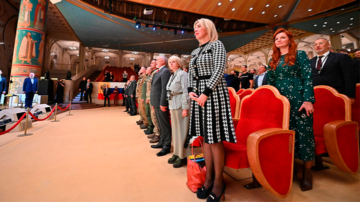  Мария Захарова начала своё выступление с того с того, что съезд общества "Царьграда" собрали в по-настоящему святом месте, под сводами храма Христа Спасителя. Фото: Царьград