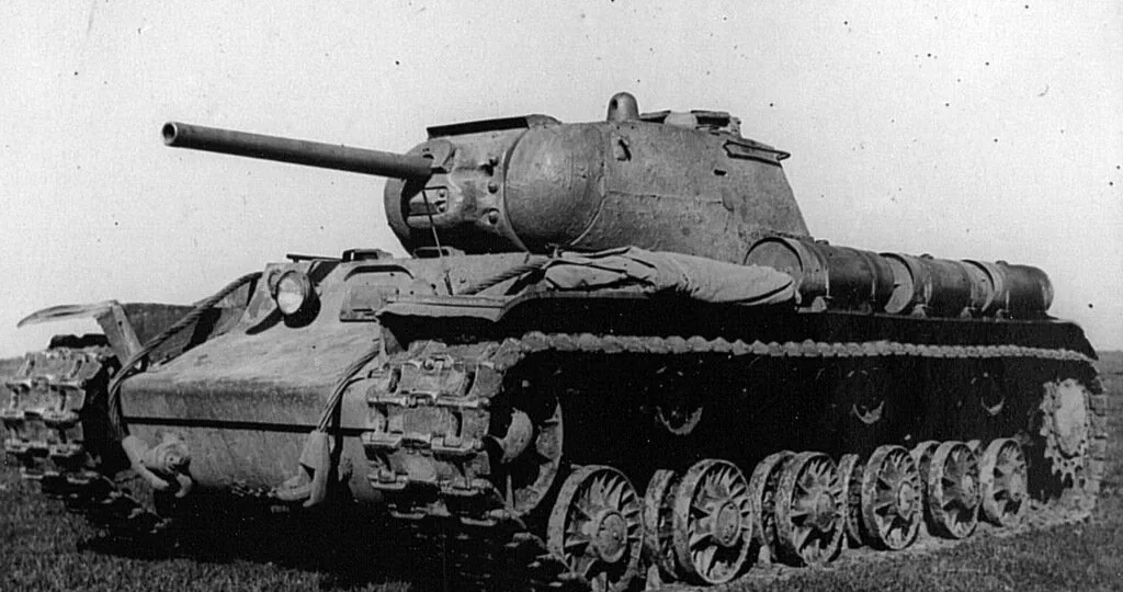 Красная армия всех тяжелей. КВ-1 - первый в мире тяжелый танк, который оправдал себя на практике