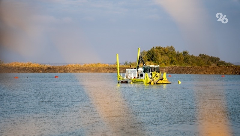    Земснаряд почти очистил всё озеро Фото: Александр Скрыпник / / ИА «Победа26»