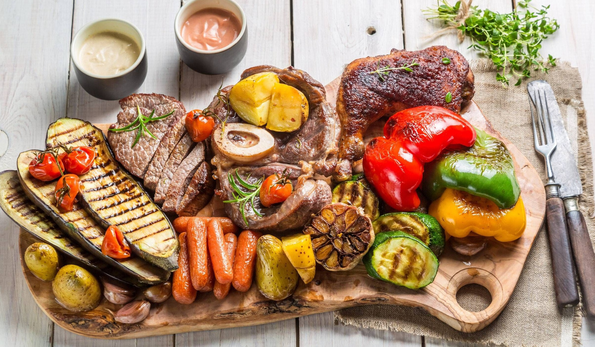 мясо и овощи на гриле