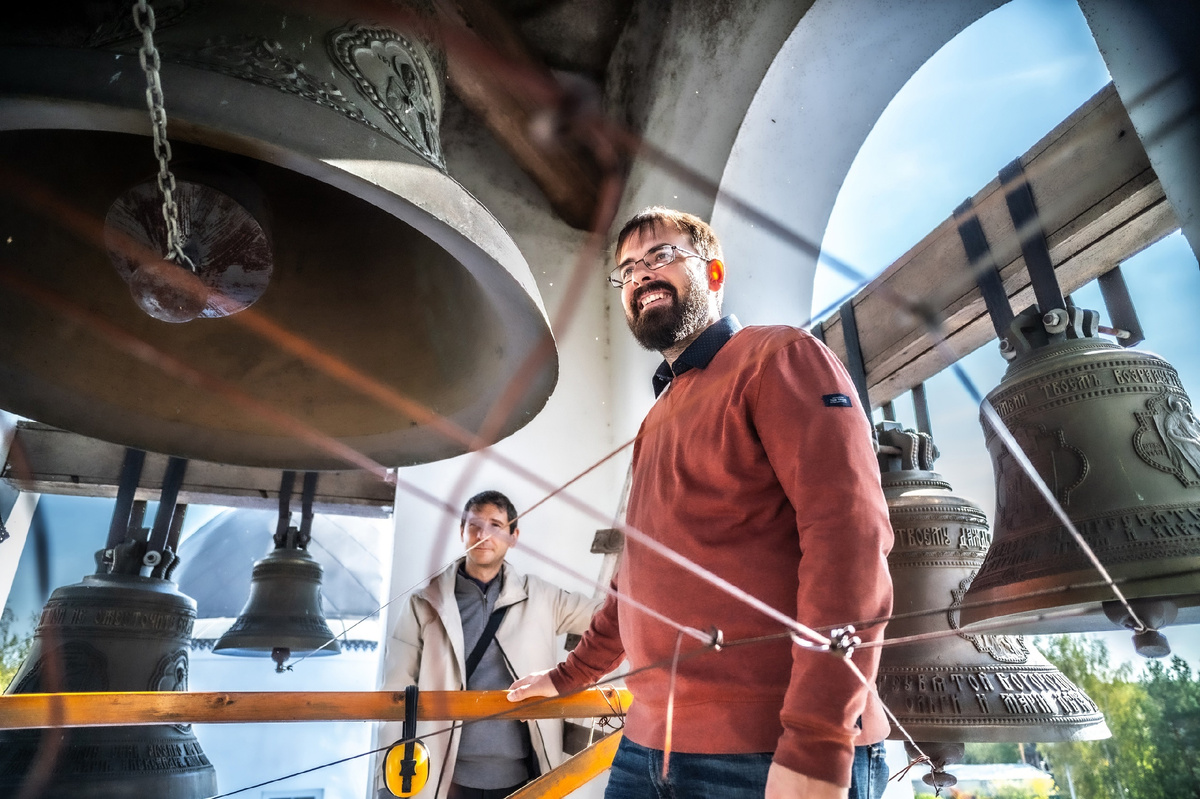 Мастер Илья Дроздихин на колокольне