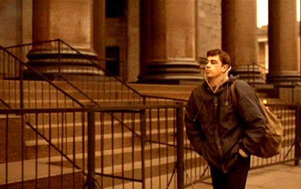 Данила — герой своего времени, пытающийся найти своё место в хаотичном мире.