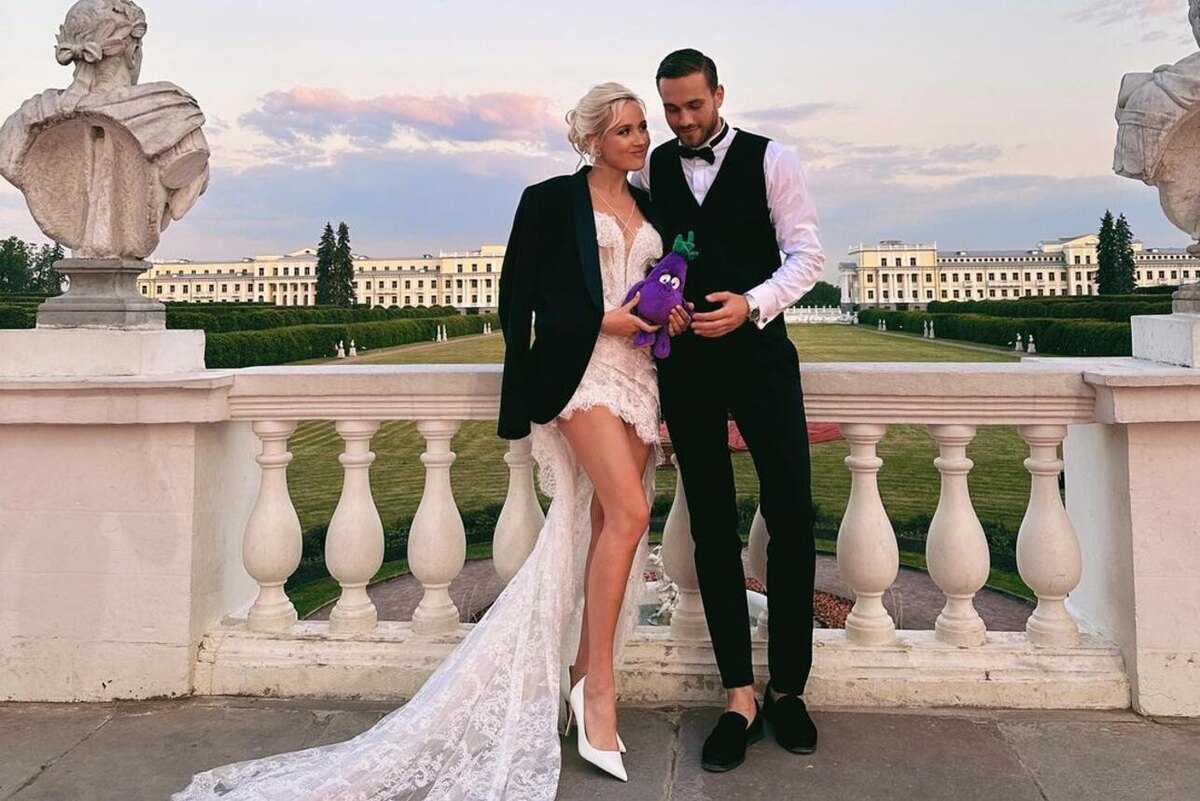    Клава Кока с возлюбленным Александром Повериным Социальные сети