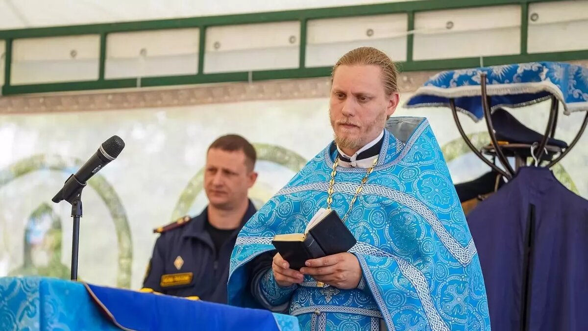    Нижегородский священник выступил против селфи в храме