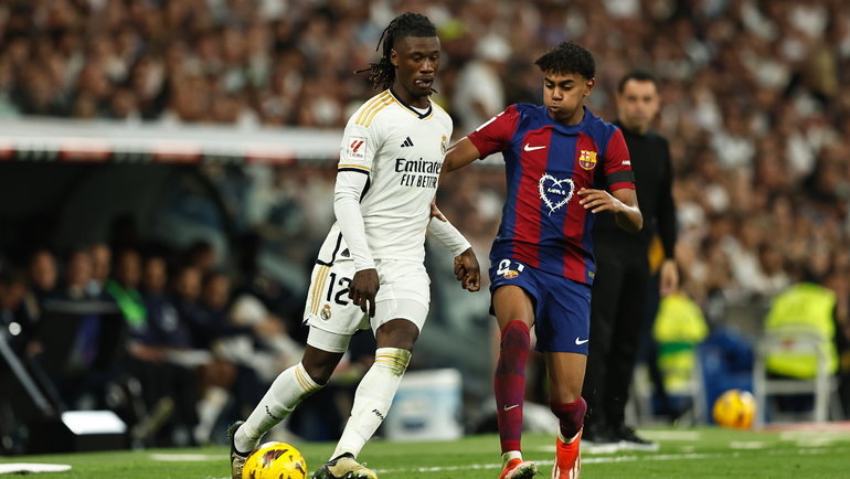    Эдуардо Камавинга и Ламин Ямаль в класико «Реал» — «Барселона». Global Look Press