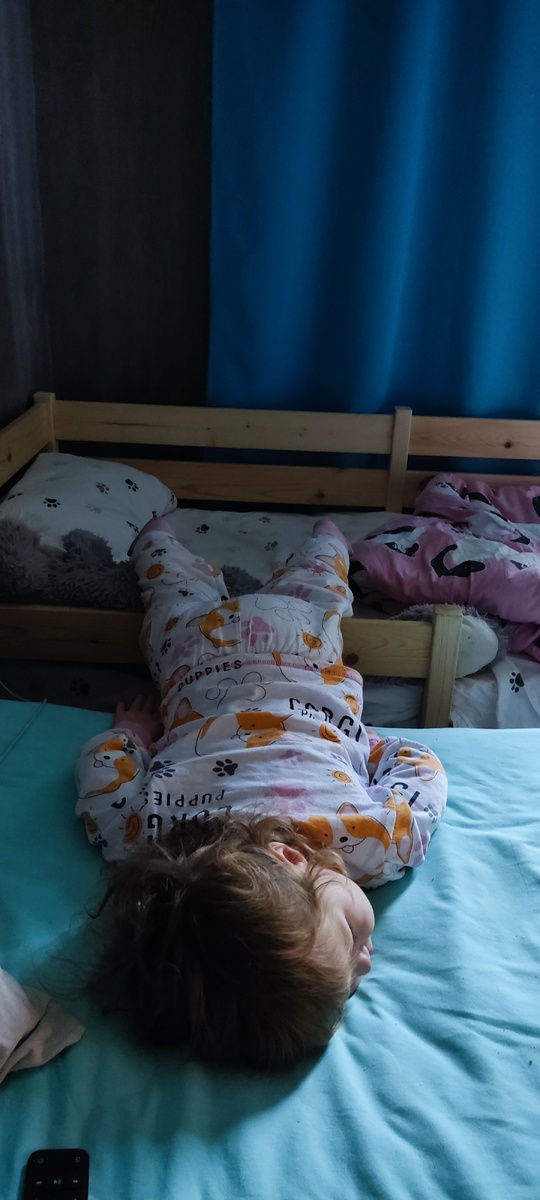 Так Виола просыпается по утрам в садик🤣