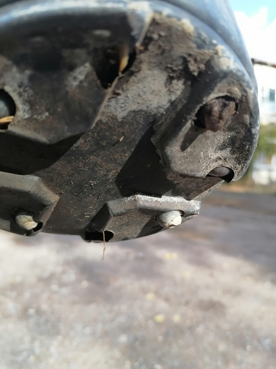 Наружу торчат, но не выпадают - то что нужно!