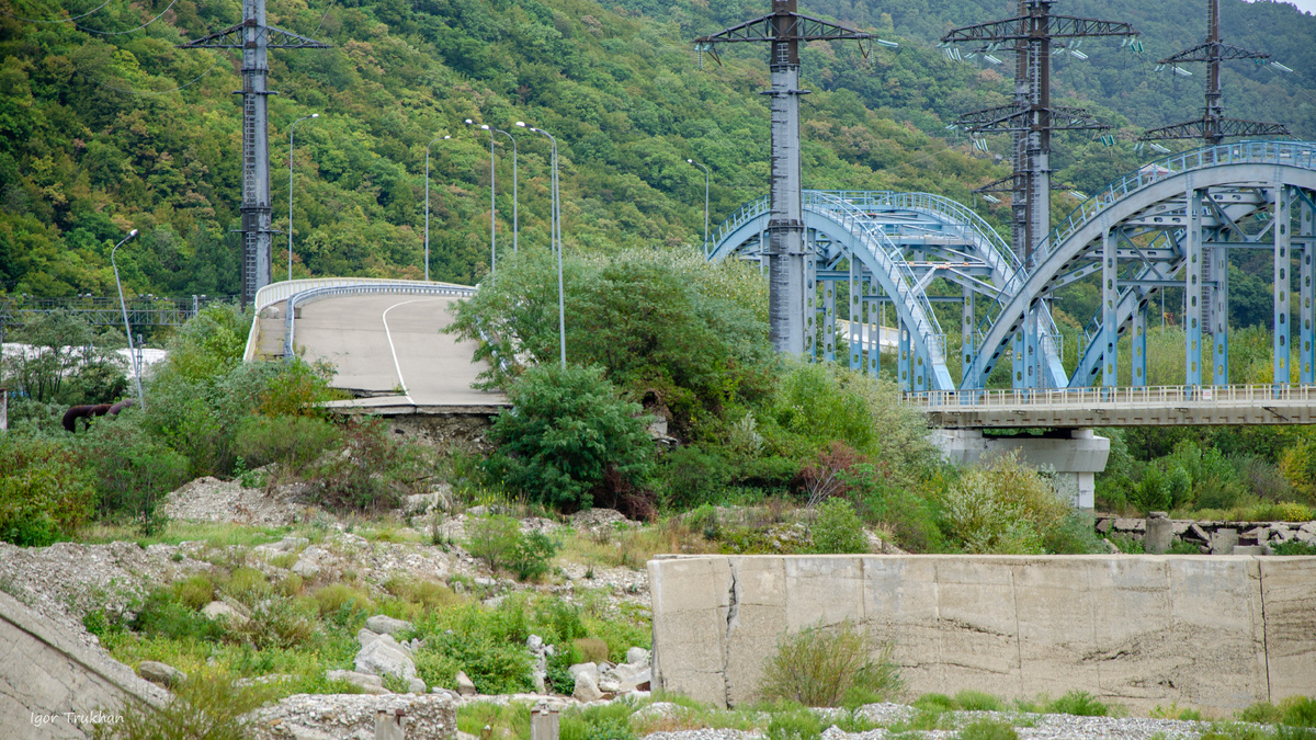 Разрушенная дорога ул. Набережная.