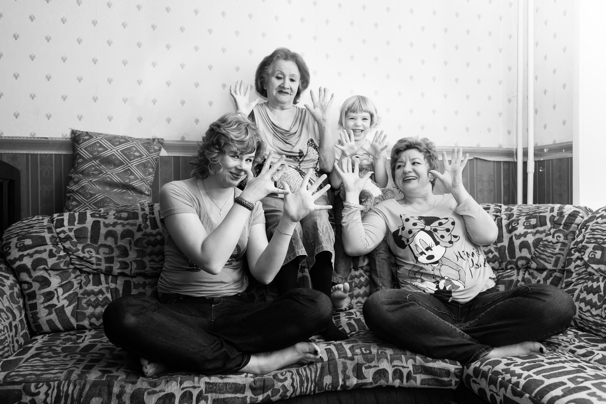 Вот простое, не "инстаграмное" фото 4 поколений женщин из жж журнала e-shevardina