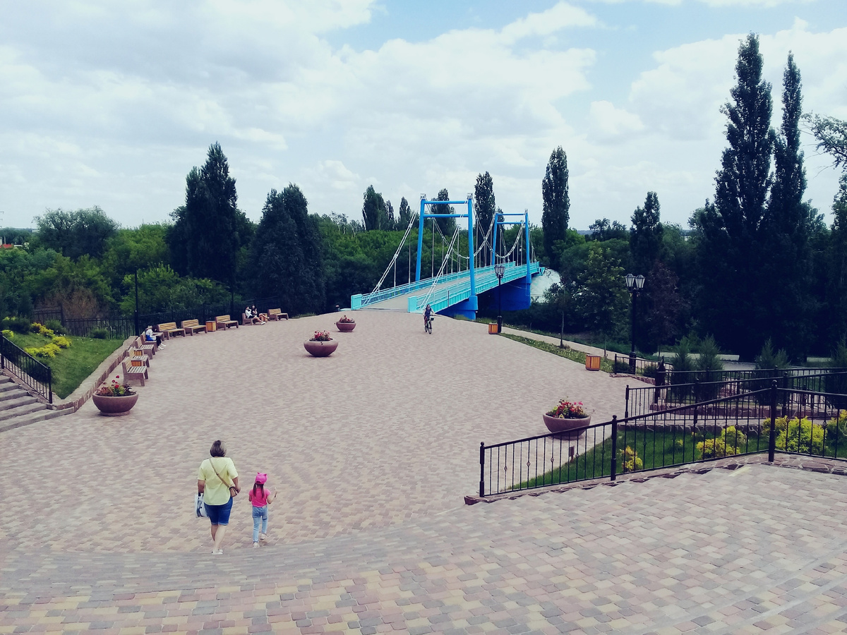 Мост, который ведёт из самого центра Тамбова прямо на дачные острова (фото автора - 2024)