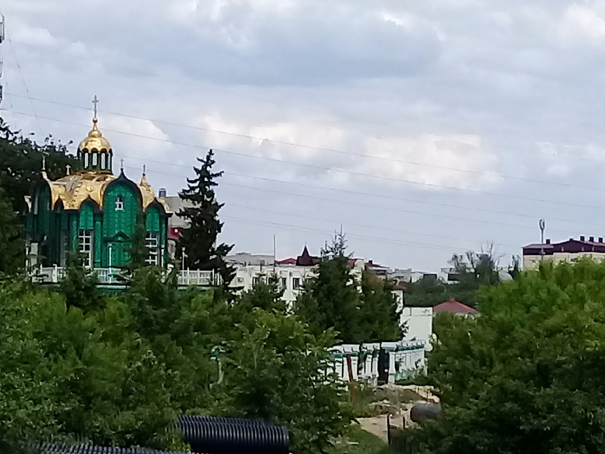 Вид с набережной на часовню над источником св. Питирима