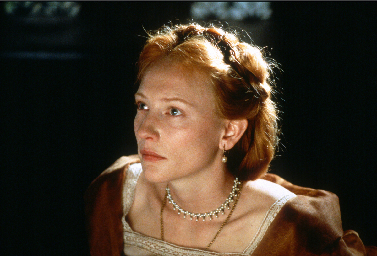 Кейт Бланшетт в роли "королевы-девственницы" Елизаветы I ("Елизавета". реж. Шекхар Капур, 1998 г.)